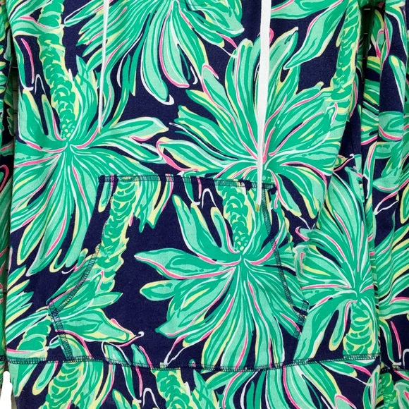 **Sold**Lilly Pulitzer Tiger Palm Wheaton  Hoodie - Picture 6 of 8